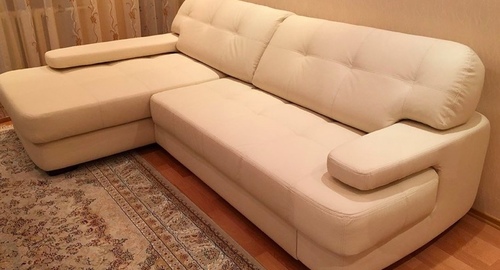 Обивка углового дивана.  Братиславская